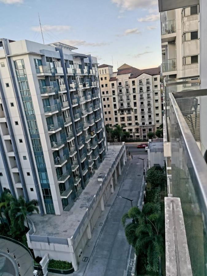 Palm Tree Villas Pasay Exterior photo