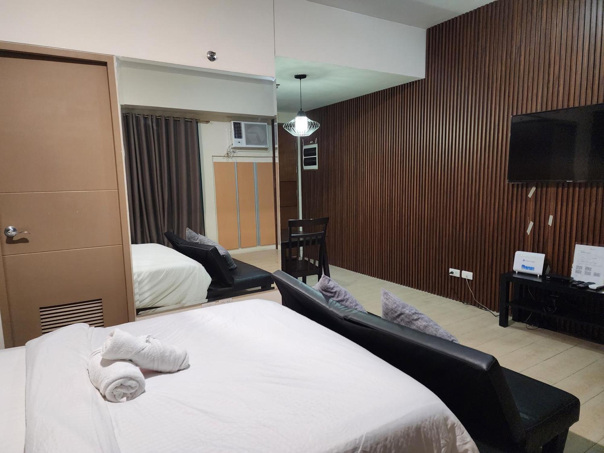 Palm Tree Villas Pasay Exterior photo