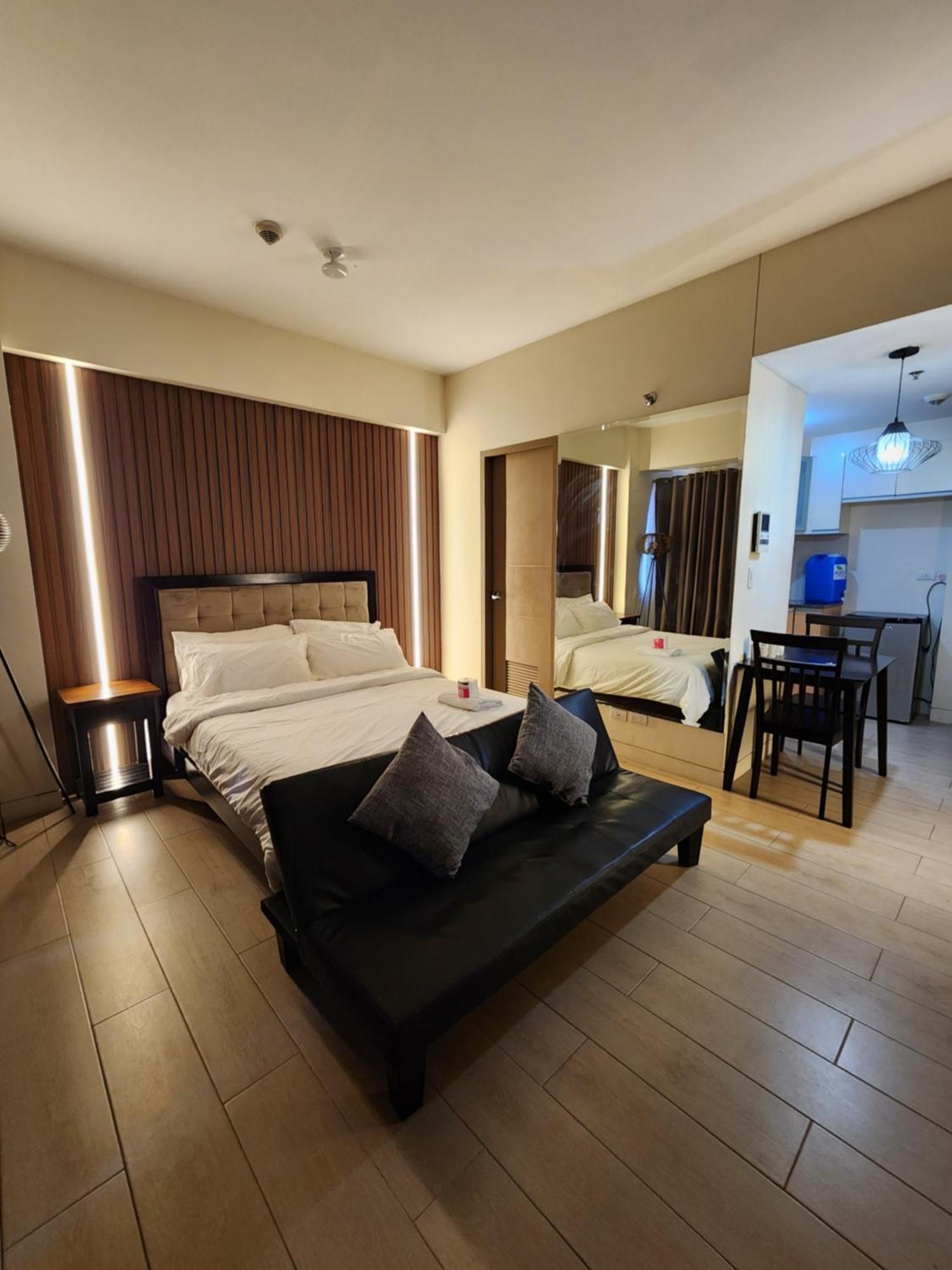 Palm Tree Villas Pasay Exterior photo